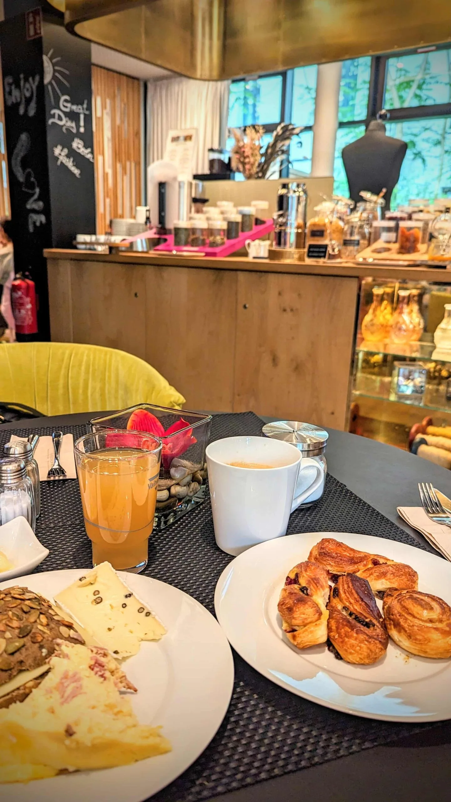 mercure_hotel_berlin_breakfast
